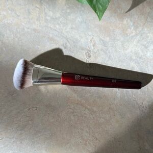 BK Beauty 101 Contoured Foundation Brush